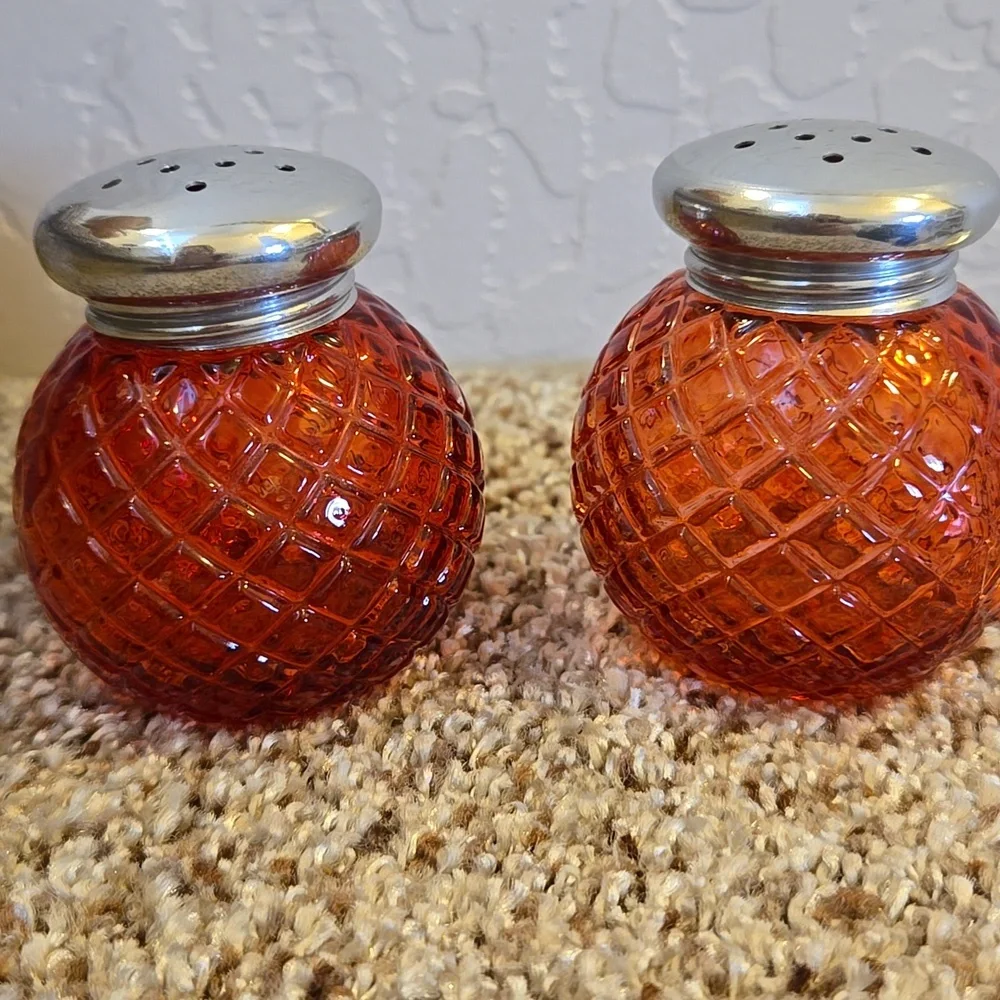 2 Avon Ruby Red Powder Shakers